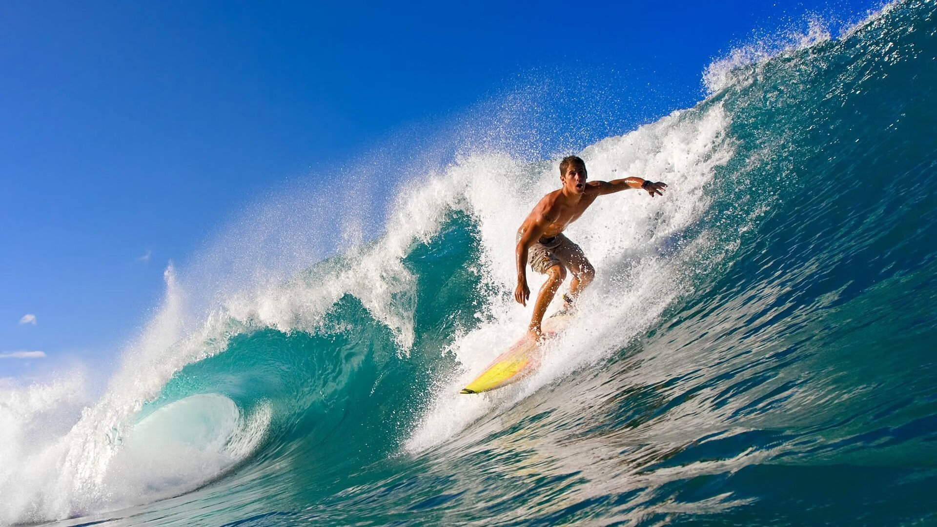 银箭折翼，王座易主？雷诺铁骑碾压梅赛德斯，汉密尔顿孤独统治背后的赛道革命